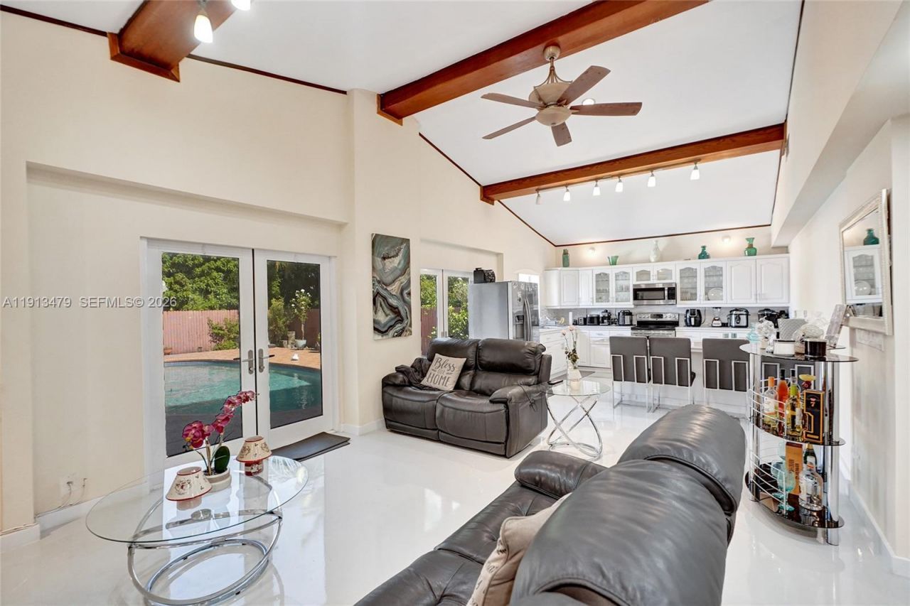 311 E 51st St, Hialeah, FL 33013 Photo