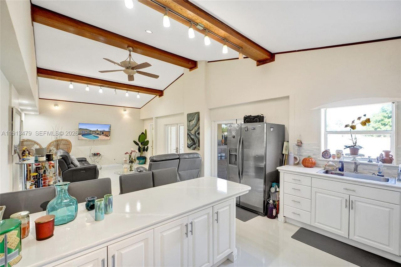 311 E 51st St, Hialeah, FL 33013 Photo