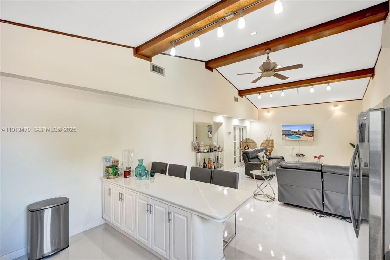 311 E 51st St, Hialeah, FL 33013 Photo