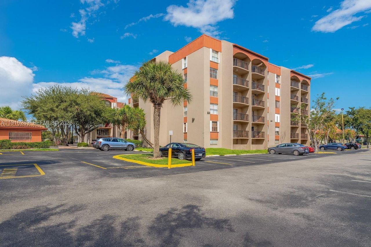 5201 NW 7th St, Unit 405, Miami, FL 33126 Main Photo