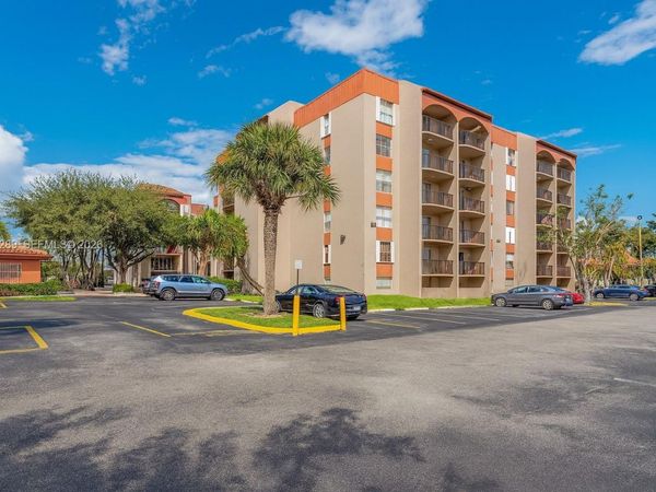 5201 NW 7th St, Unit 405, Miami, FL 33126