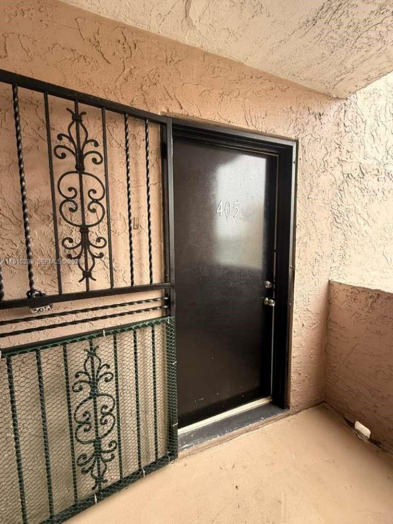 5201 NW 7th St, Unit 405, Miami, FL 33126 Photo
