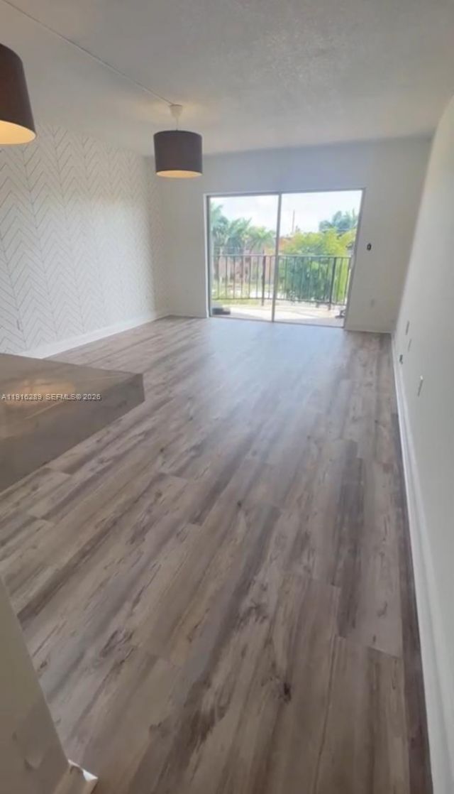 5201 NW 7th St, Unit 405, Miami, FL 33126 Photo