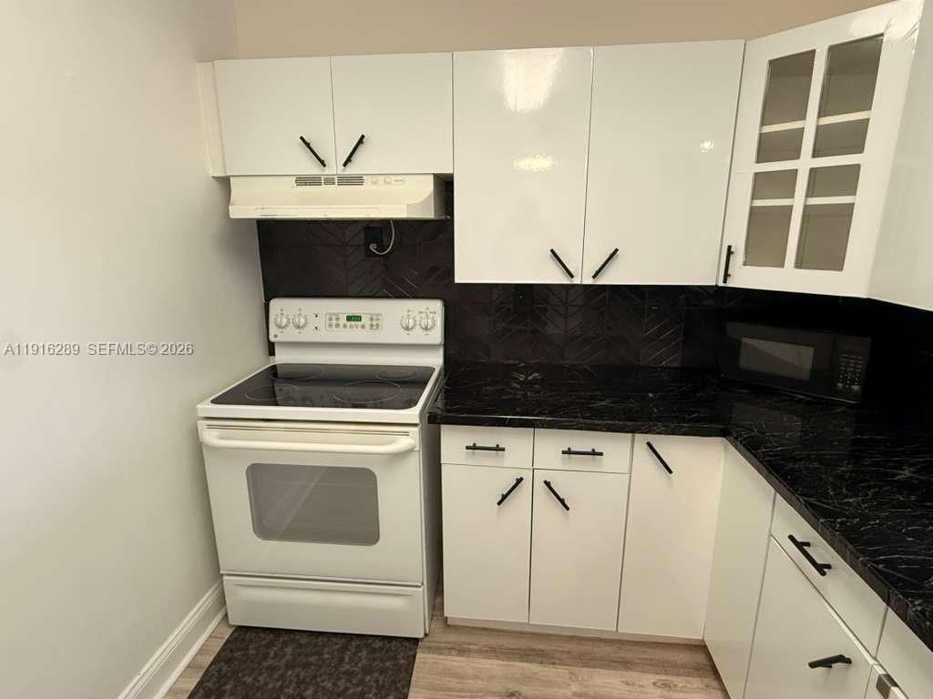 5201 NW 7th St, Unit 405, Miami, FL 33126 Photo