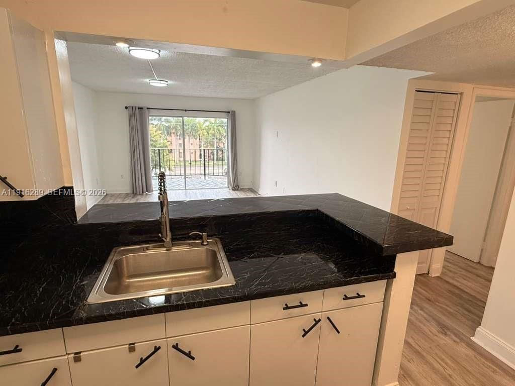 5201 NW 7th St, Unit 405, Miami, FL 33126 Photo