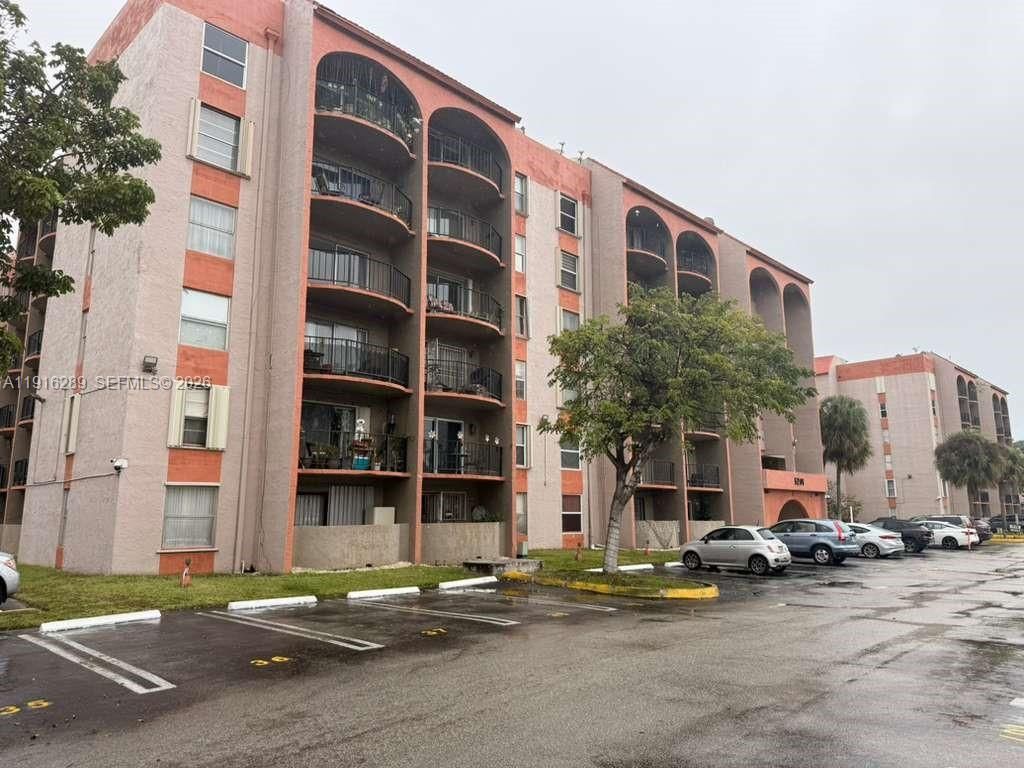 5201 NW 7th St, Unit 405, Miami, FL 33126 Photo