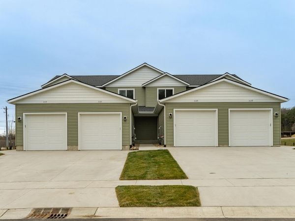 1121 Century Village Lane NE, Rochester, MN 55906