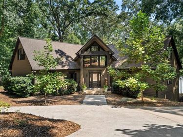 6680 Woodlake Drive, Flowery Branch, GA 30542