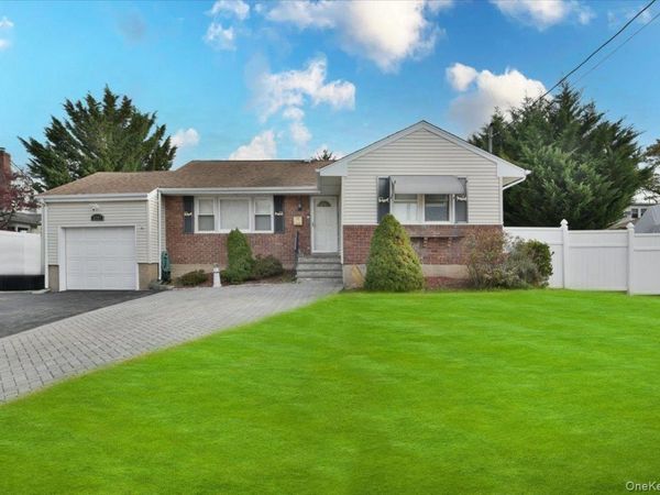 2203 Washington Street, Merrick, NY 11566