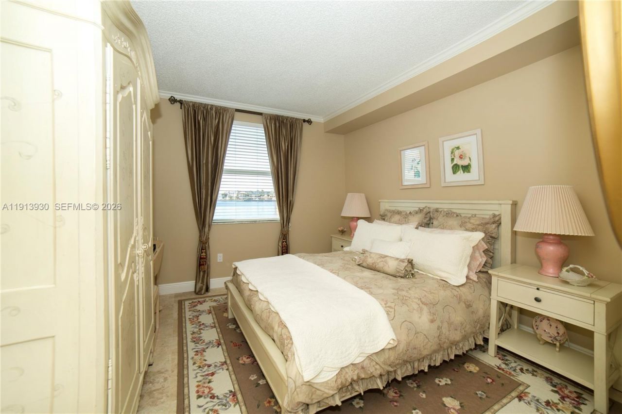 17100 N Bay Rd, Unit 1107, Sunny Isles Beach, FL 33160 Photo