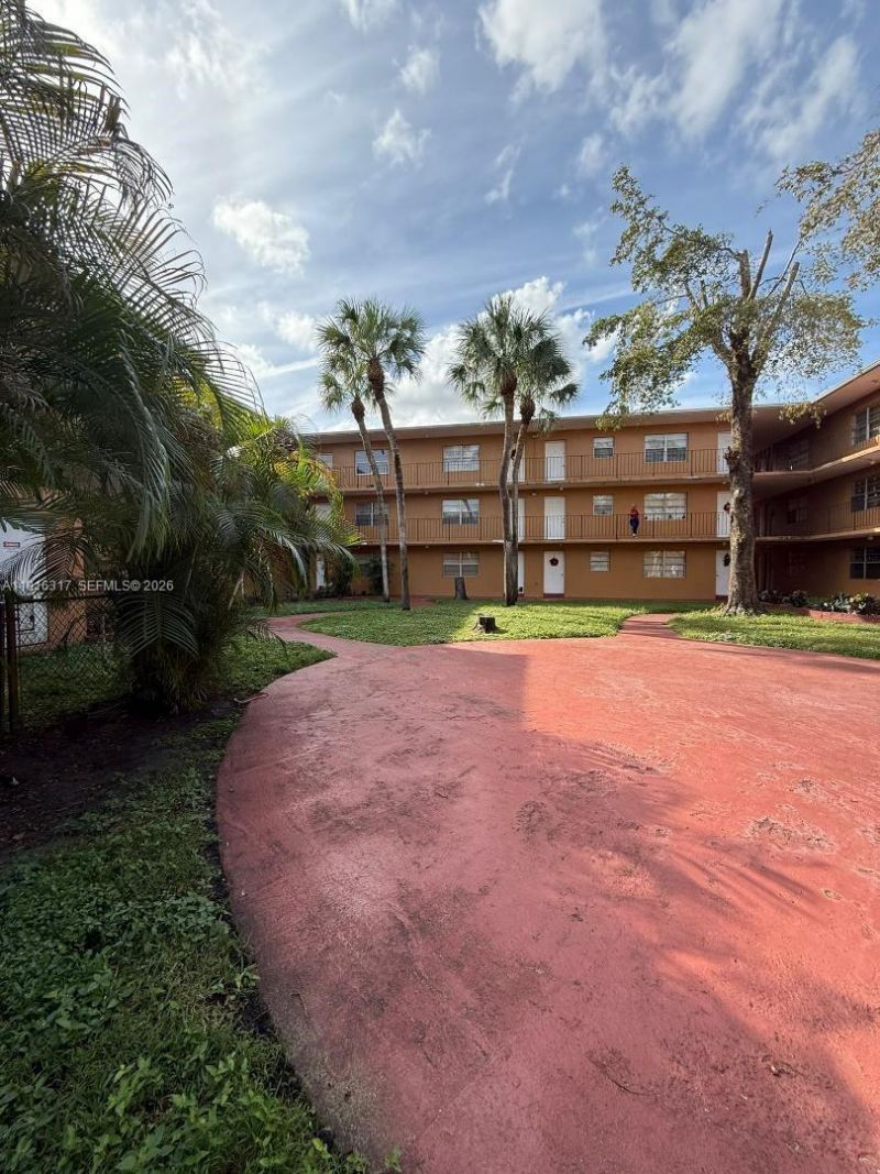 1280 W 54th St, Unit 322B, Hialeah, FL 33012 Photo