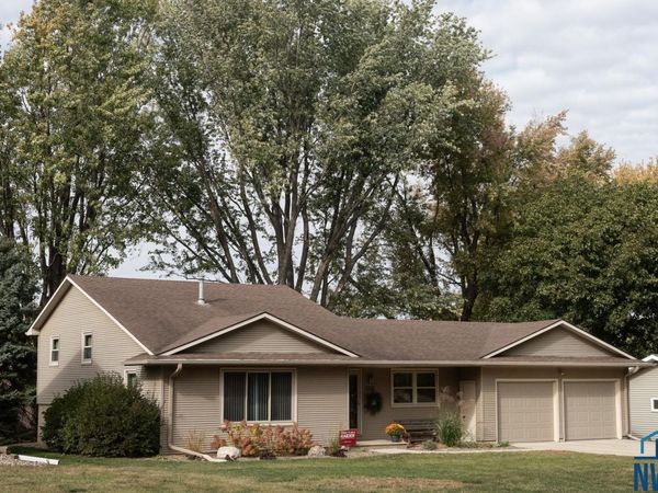 208 IOWA AVE NW, Orange City, IA 51041