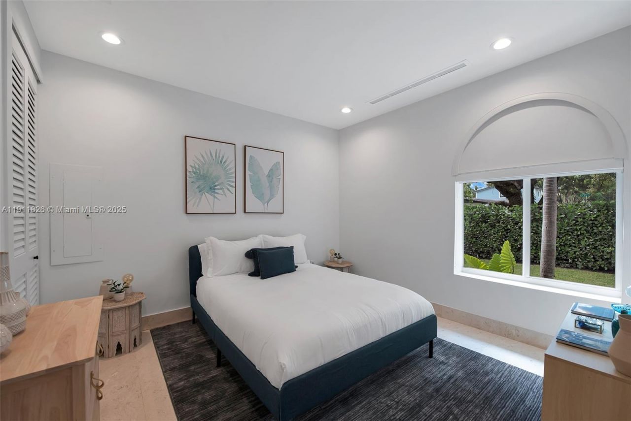 5801 SW 35th St, Miami, FL 33155 Photo