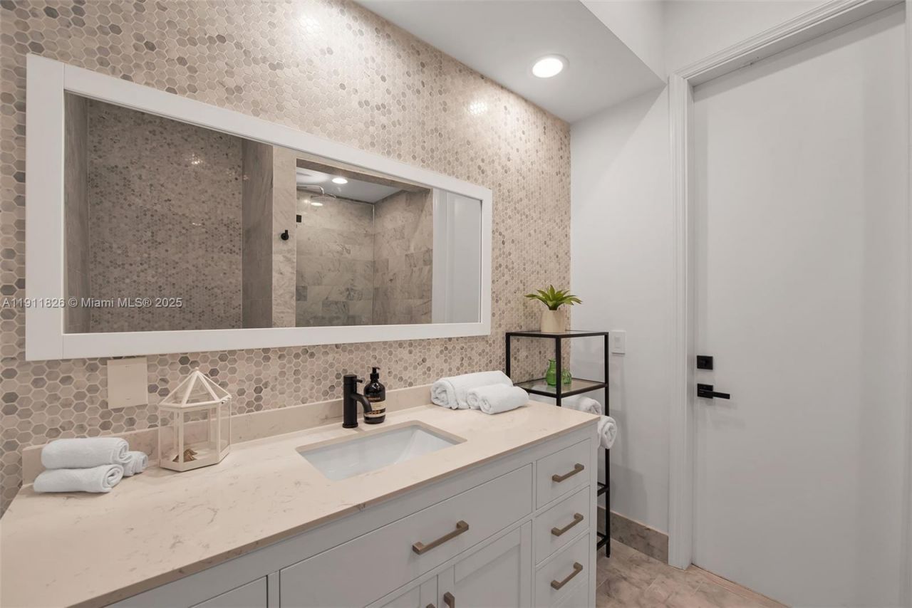 5801 SW 35th St, Miami, FL 33155 Photo