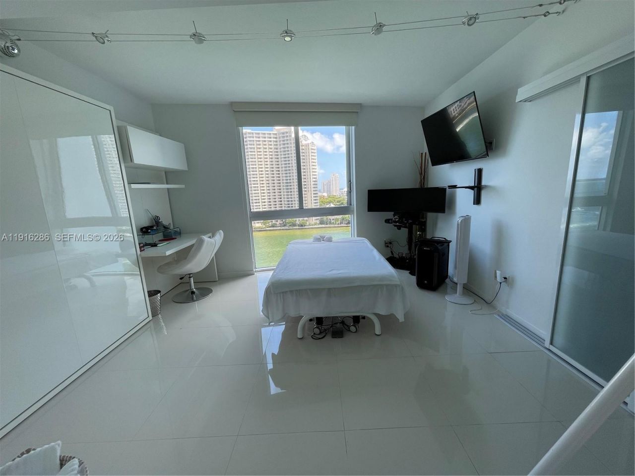 335 S Biscayne Blvd, Unit 1209, Miami, FL 33131 Photo