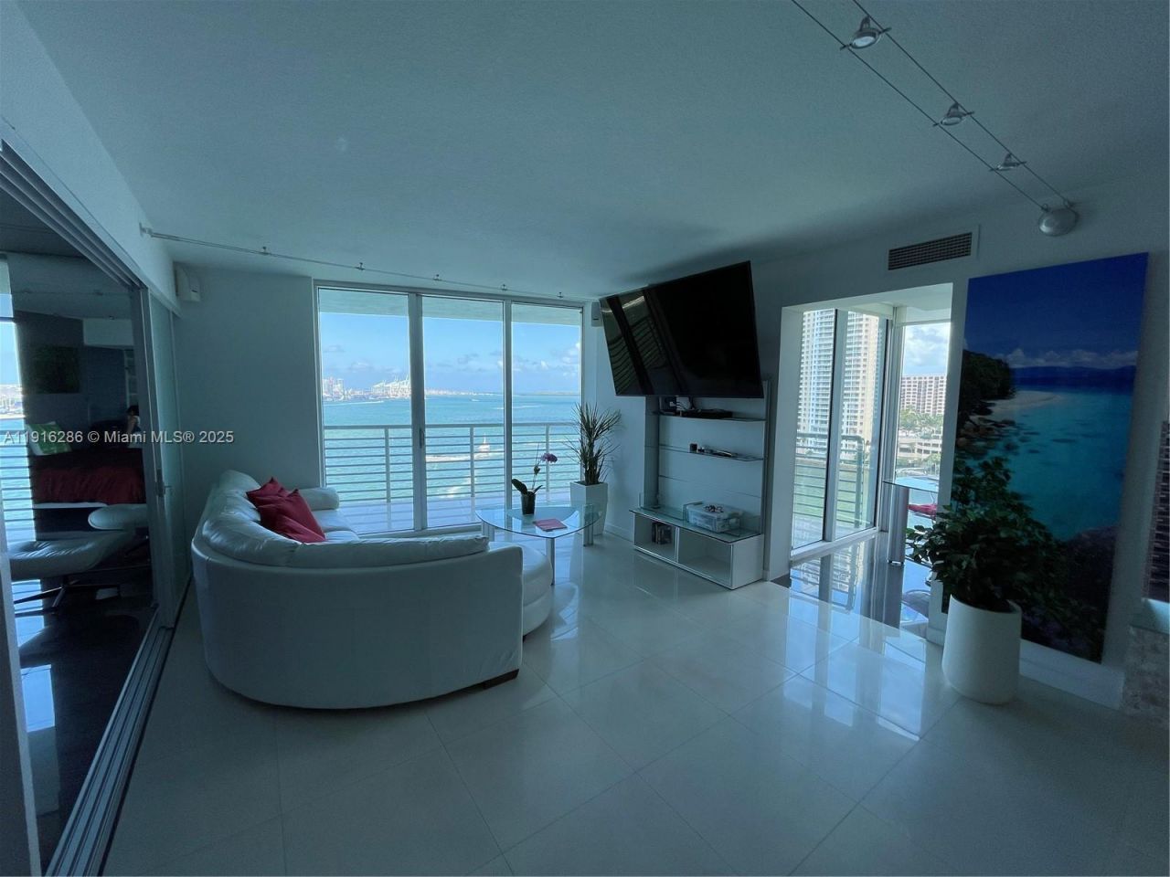 335 S Biscayne Blvd, Unit 1209, Miami, FL 33131 Photo