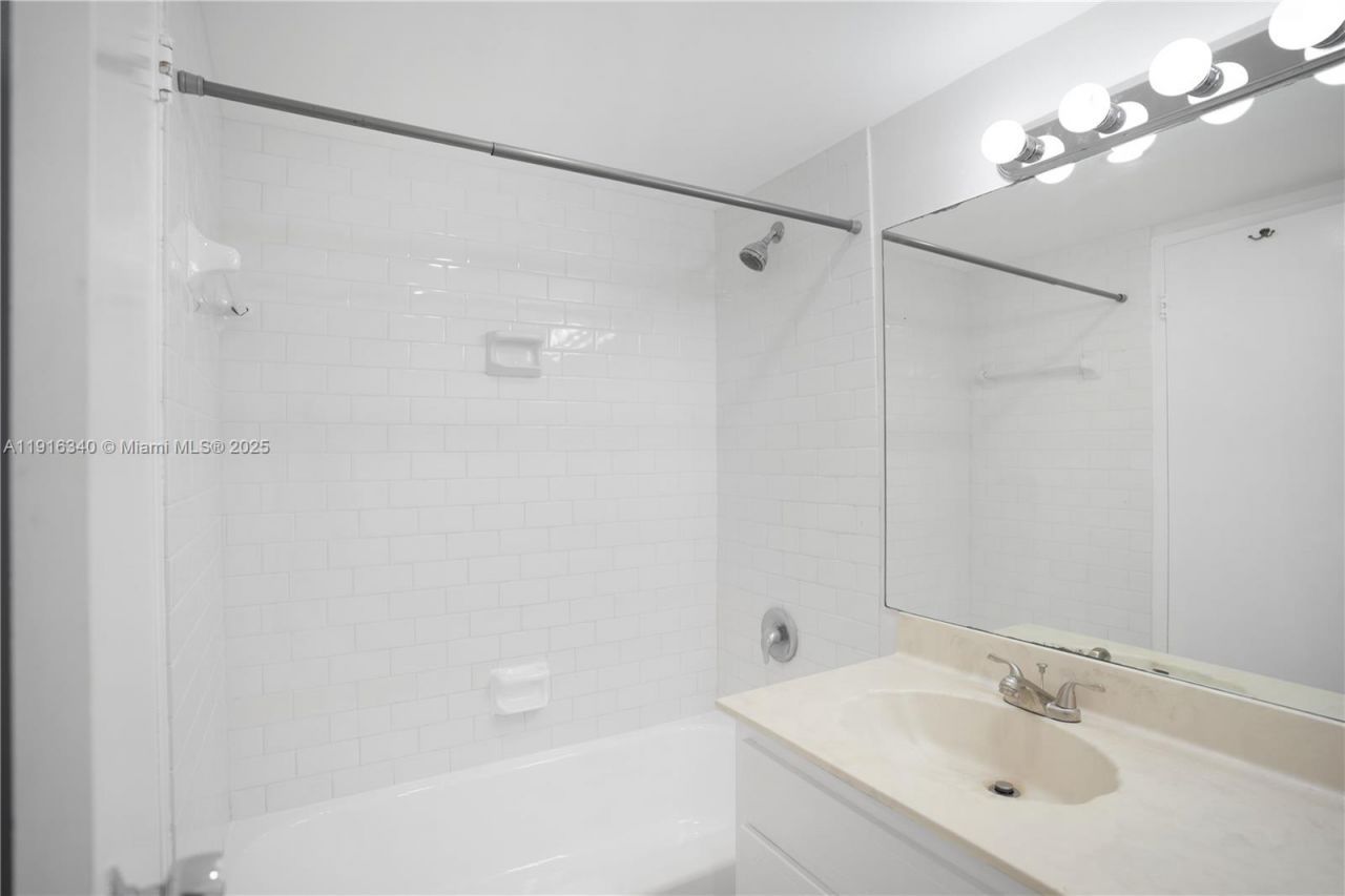 800 West Ave, Unit 924, Miami Beach, FL 33139 Photo