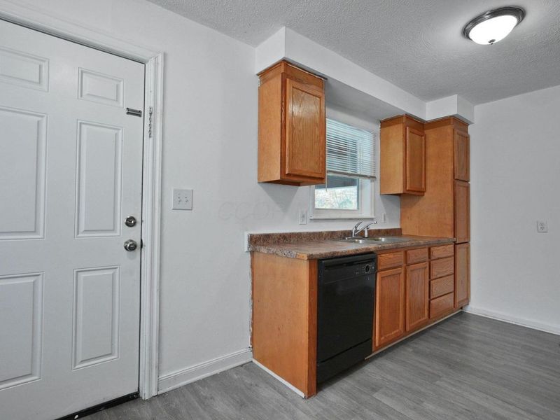 1303 Oakland Park Avenue, Columbus, OH 43224 Photo 12