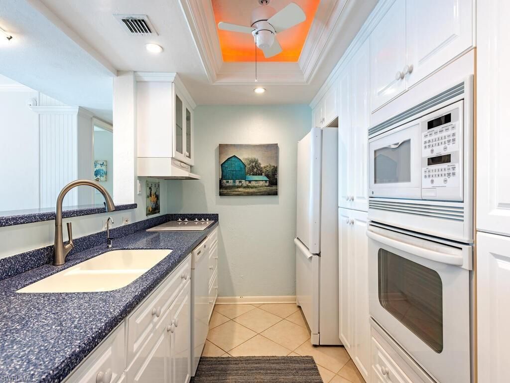 555 Park Shore Dr, Unit B411, Naples, FL 34103 Photo