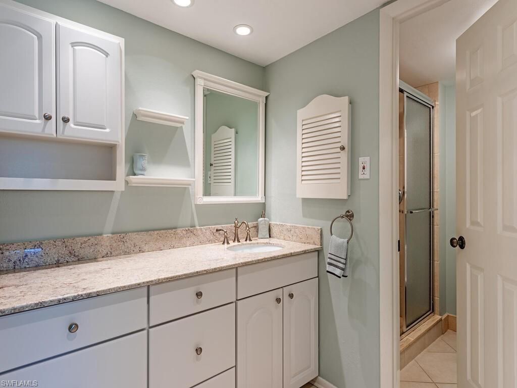 555 Park Shore Dr, Unit B411, Naples, FL 34103 Photo