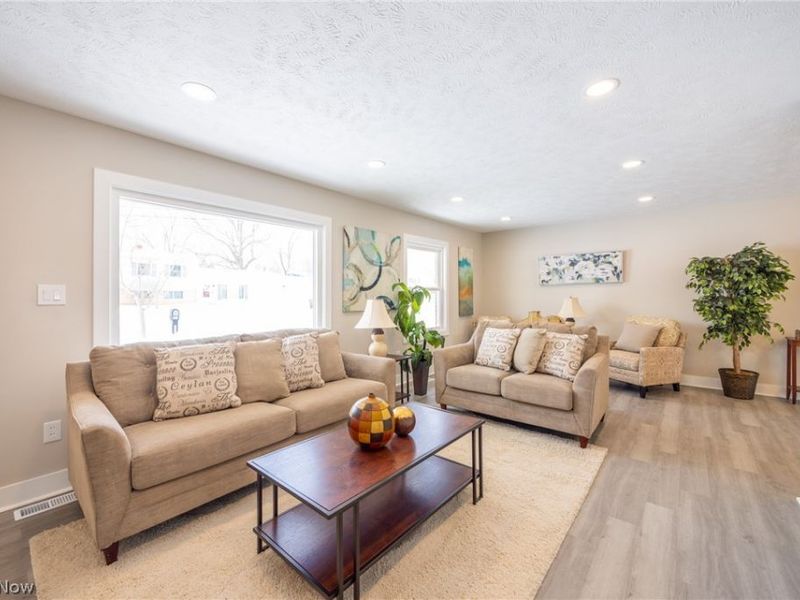 5361 Diana Lynn Drive, Stow, OH 44224 Photo 3