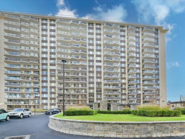 18-15 215, Unit 2G, Bayside, NY 11360