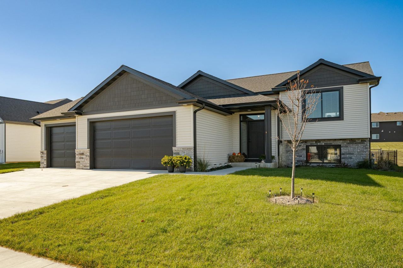 179 Stonelake Drive Se, Rochester, MN 55904 Main Photo