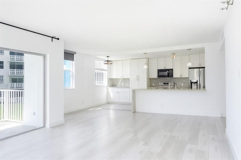 4200 Hillcrest Drive, Unit 201, Hollywood, FL 33021 Photo