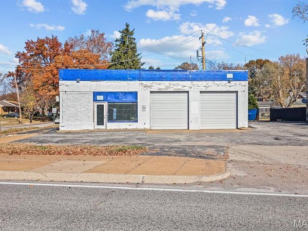 7255 Olive Boulevard, University City, MO 63130
