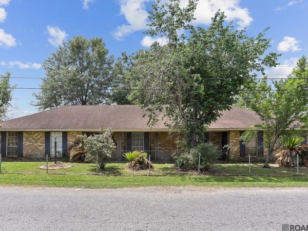 17990 Willow St, Grosse Tete, LA 70740