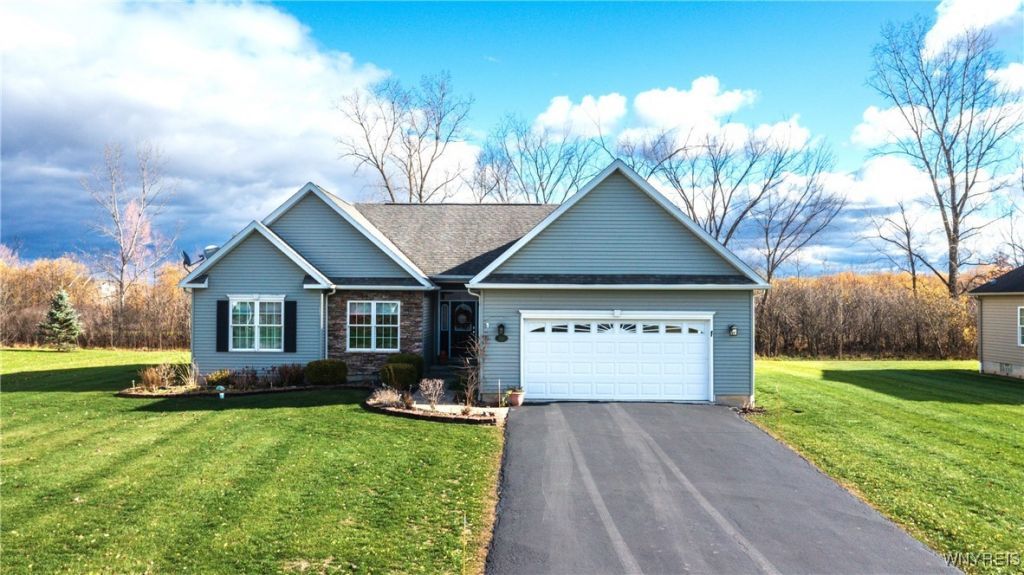 6357 Vintage Court, Lockport, NY 14094 Main Photo