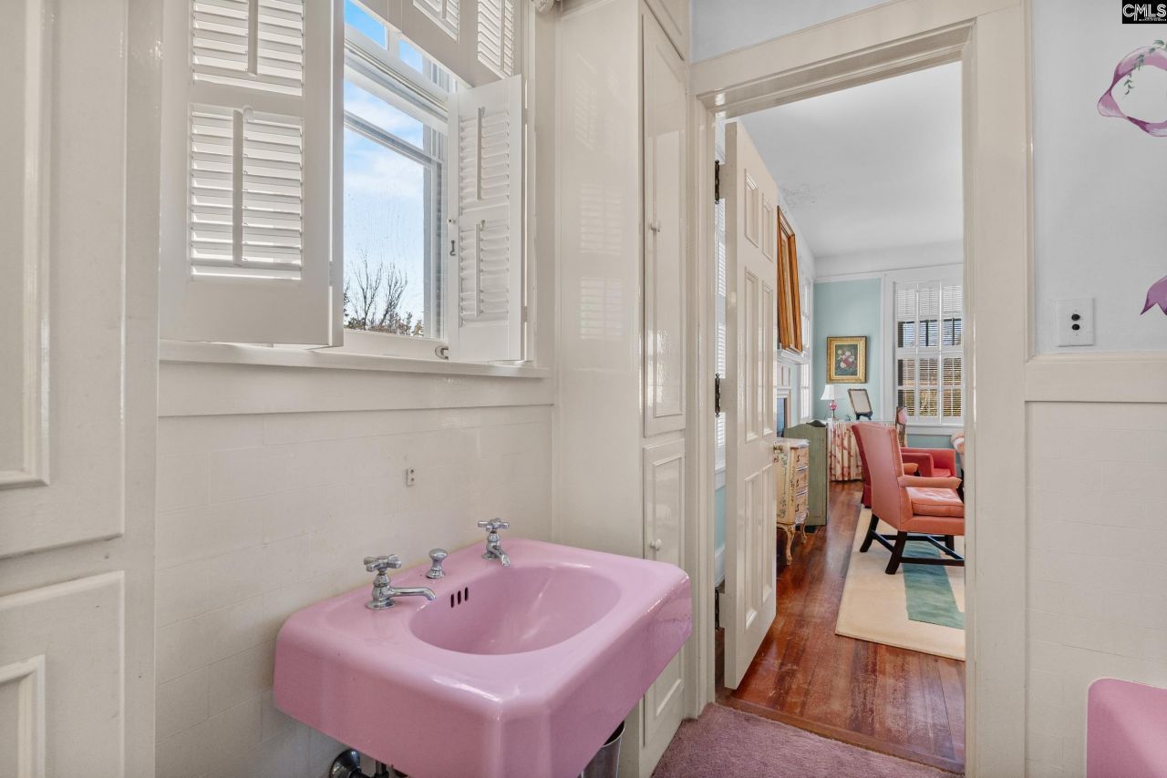 116 N Matson Photo 43