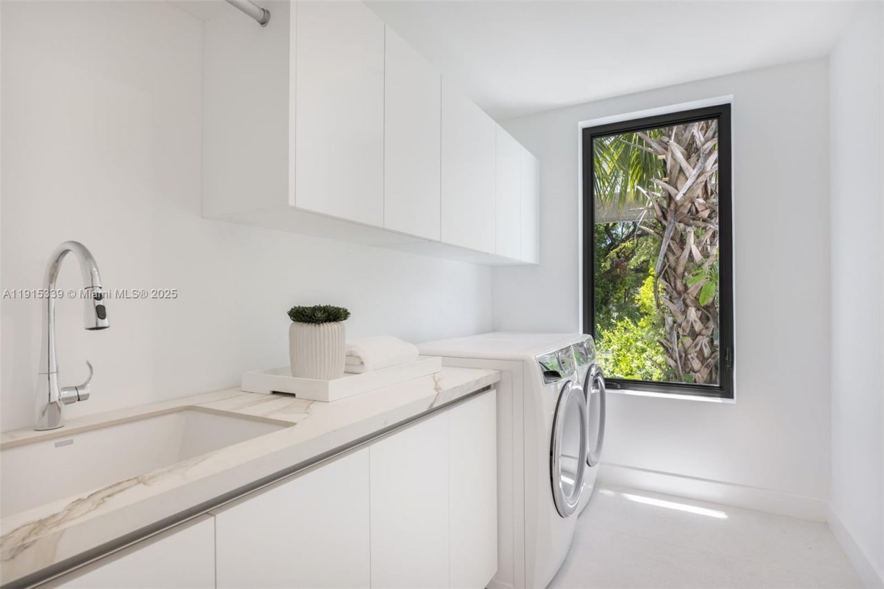 98 SW 28th Rd, Unit 1, Miami, FL 33129 Photo