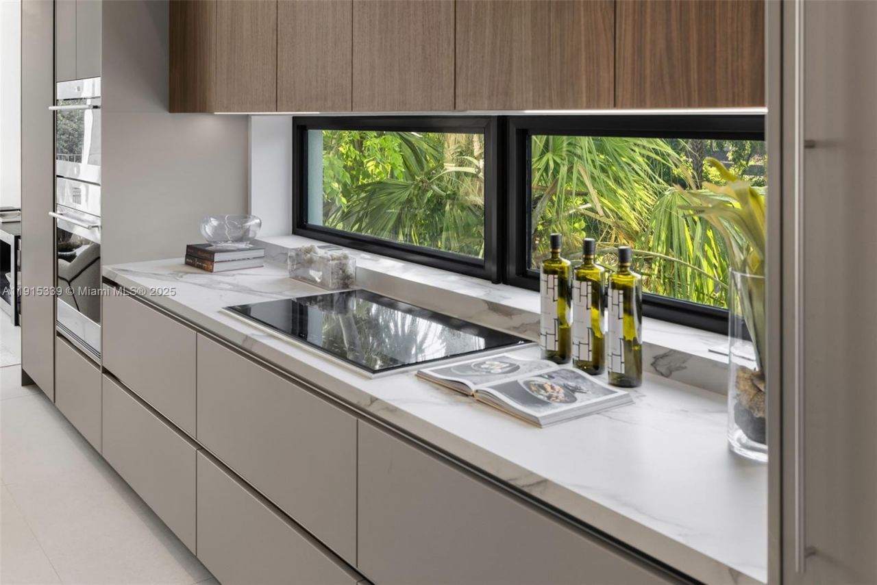 98 SW 28th Rd, Unit 1, Miami, FL 33129 Photo