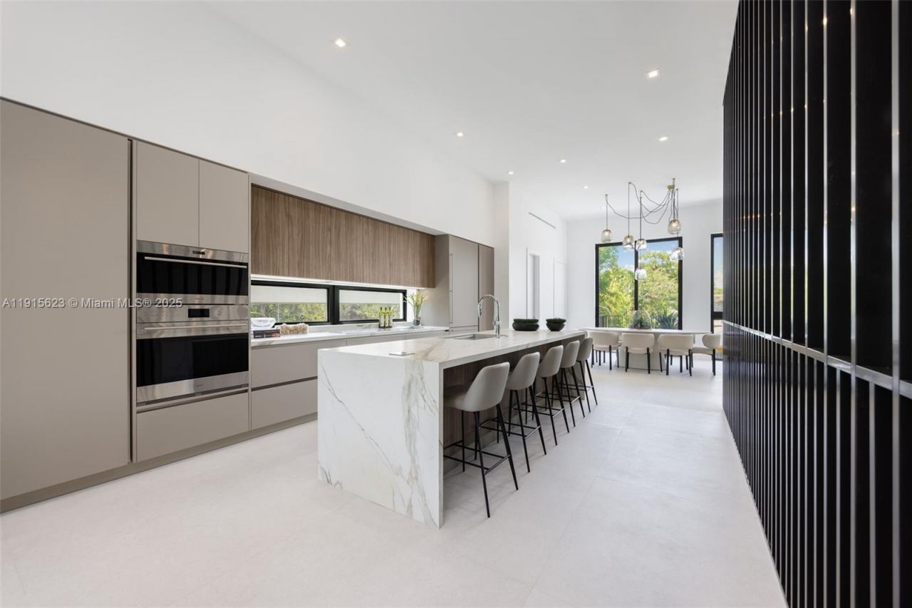 94 SW 28th Rd, Unit 3, Miami, FL 33129 Photo