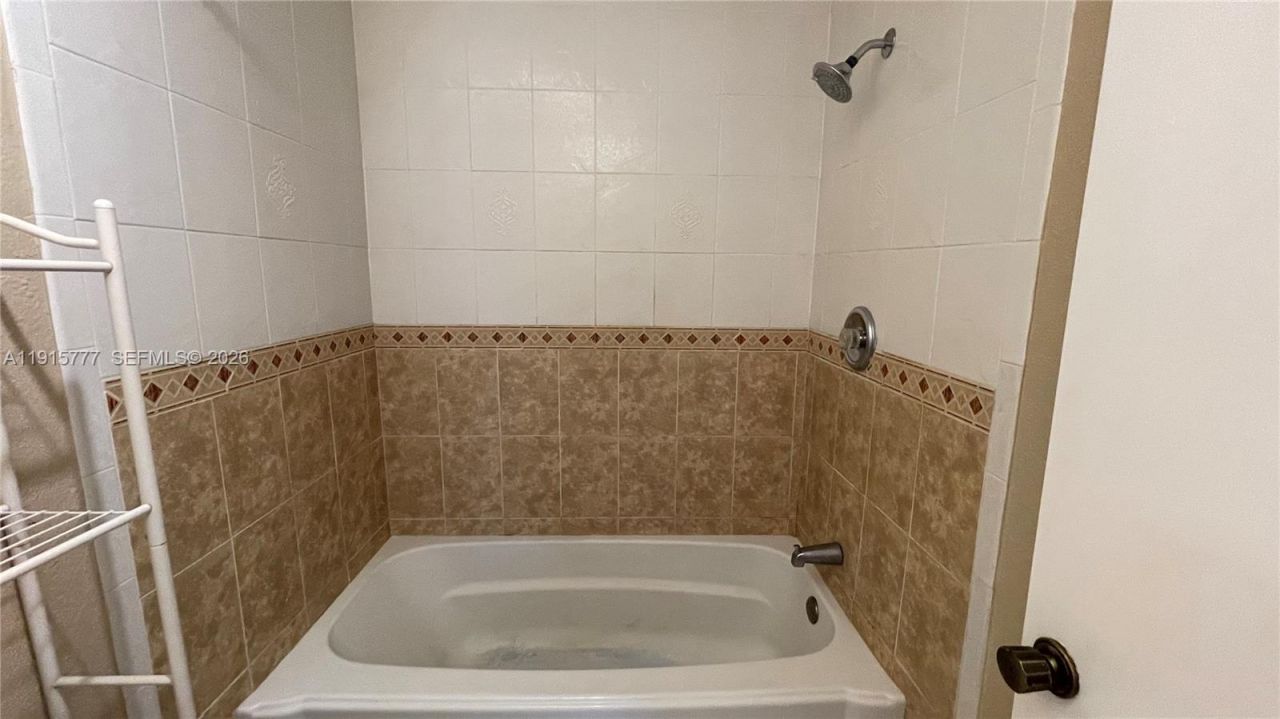 9113 Limetree Ln, Unit 170, Pembroke Pines, FL 33024 Photo