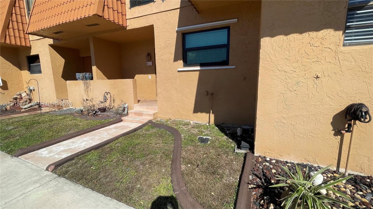 9113 Limetree Ln, Unit 170, Pembroke Pines, FL 33024 Photo