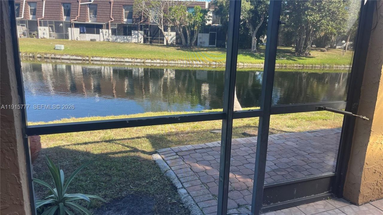 9113 Limetree Ln, Unit 170, Pembroke Pines, FL 33024 Photo