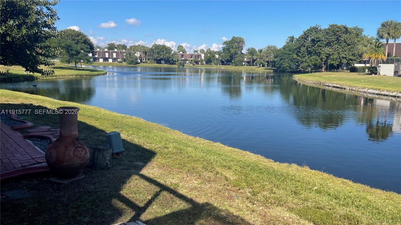 9113 Limetree Ln, Unit 170, Pembroke Pines, FL 33024 Photo