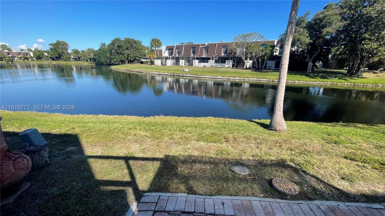 9113 Limetree Ln, Unit 170, Pembroke Pines, FL 33024 Photo