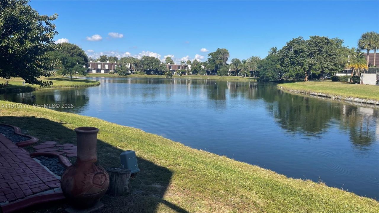 9113 Limetree Ln, Unit 170, Pembroke Pines, FL 33024 Photo
