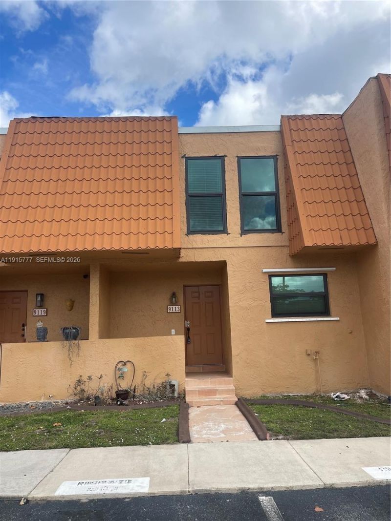 9113 Limetree Ln, Unit 170, Pembroke Pines, FL 33024 Photo