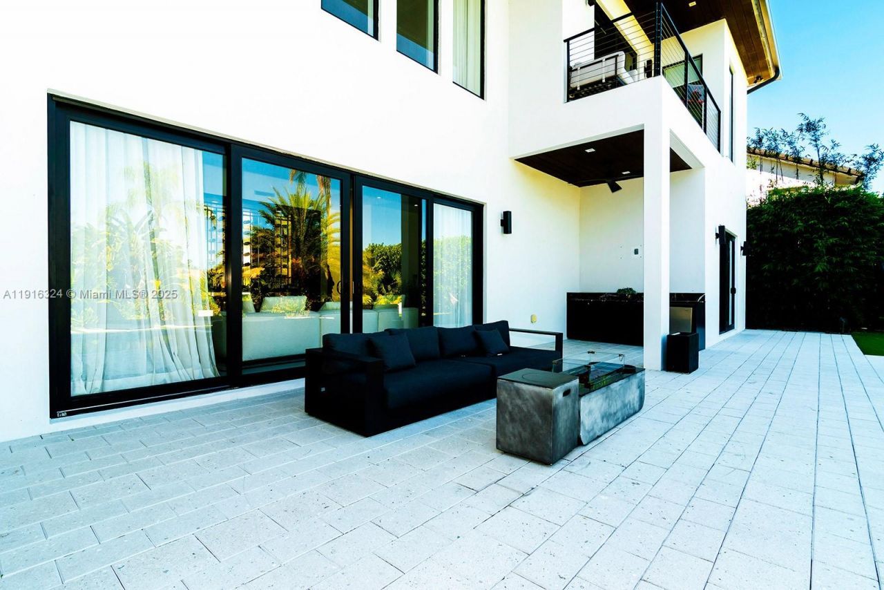 10151 SW 3rd St, Plantation, FL 33324 Photo