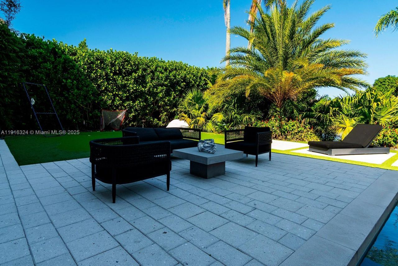 10151 SW 3rd St, Plantation, FL 33324 Photo