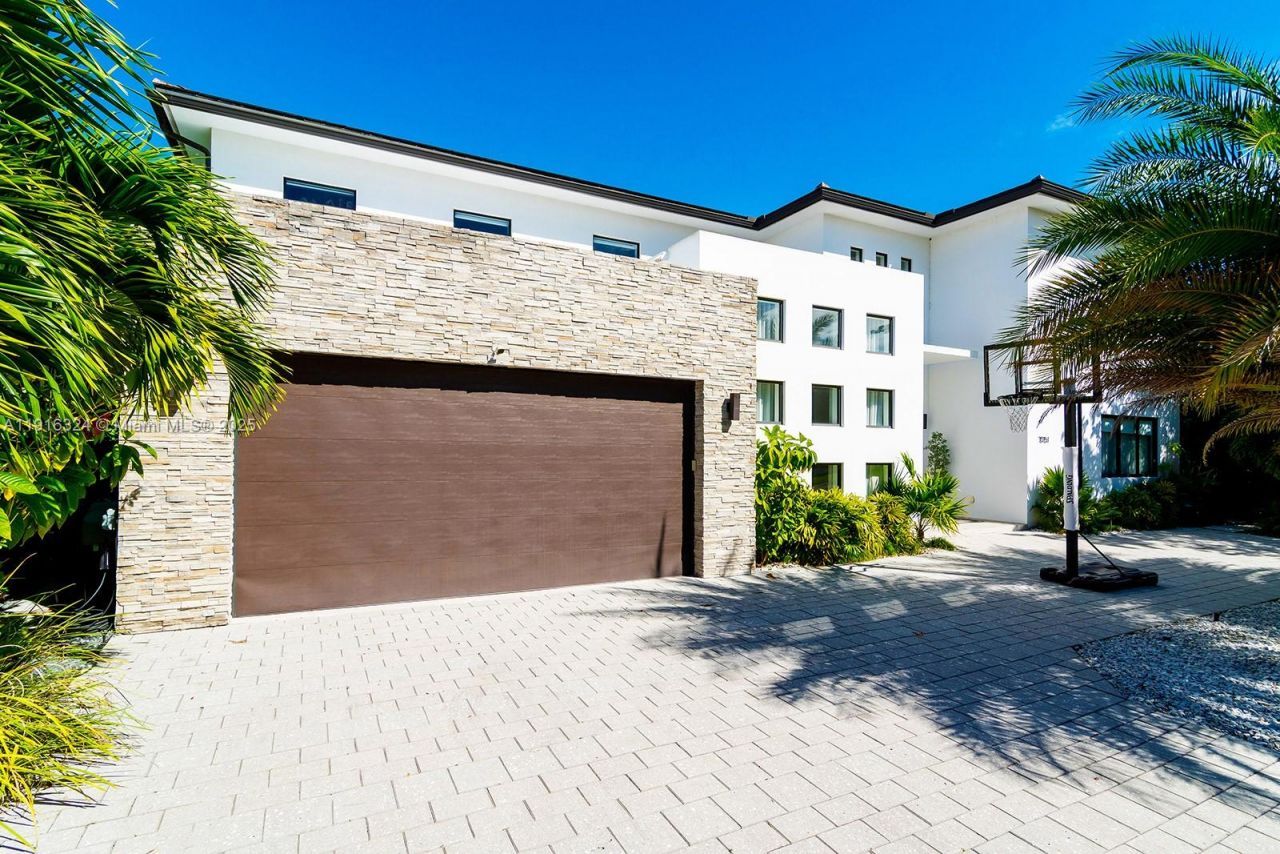 10151 SW 3rd St, Plantation, FL 33324 Photo