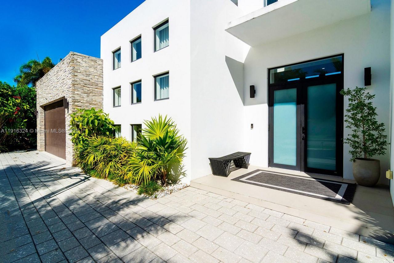 10151 SW 3rd St, Plantation, FL 33324 Photo