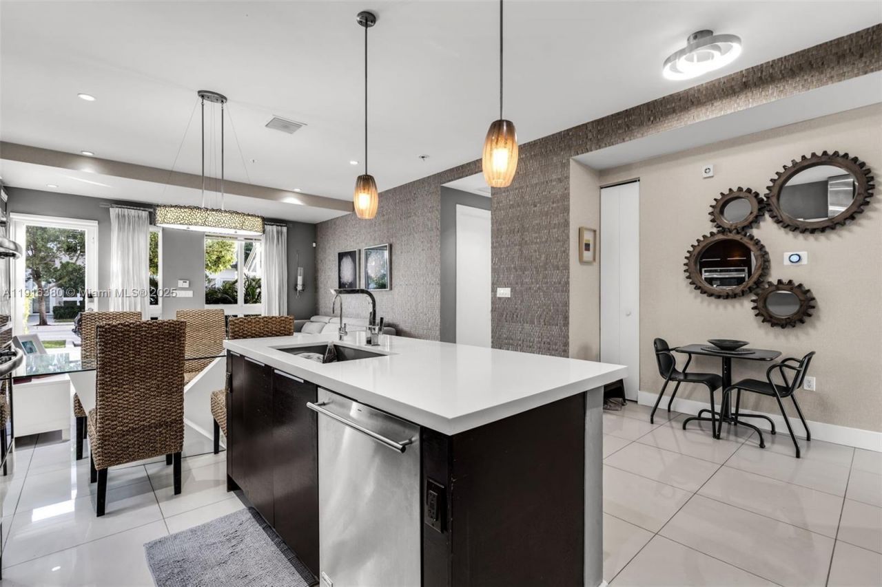 10305 NW 63rd Ter, Unit 105, Doral, FL 33178 Photo