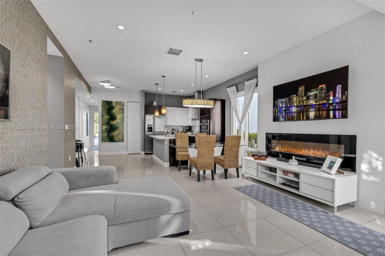 10305 NW 63rd Ter, Unit 105, Doral, FL 33178 Photo