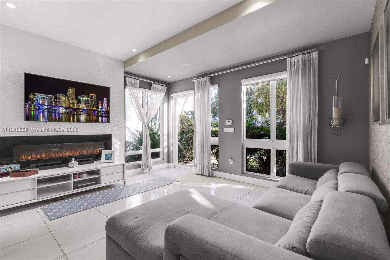 10305 NW 63rd Ter, Unit 105, Doral, FL 33178 Photo