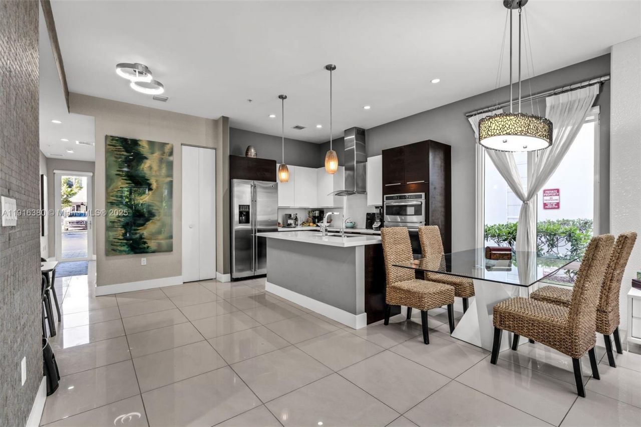 10305 NW 63rd Ter, Unit 105, Doral, FL 33178 Photo